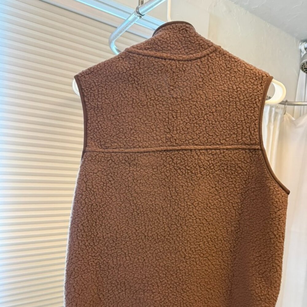 NWT Patagonia Women's Retro Pile Fleece Vest, Medium in Dusky Brown - Picture 6 of 6